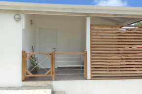 Appartement charmant à Sainte-Rose avec terrasse et jardin – 65 m²